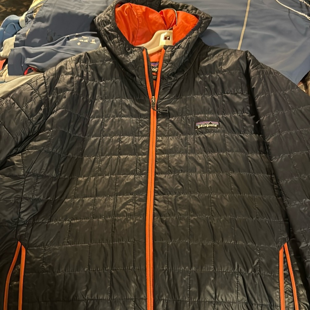 Men’s XL patagonia jacket with a hood